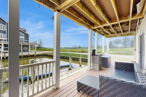 4 BR canal-front House w/ & Deck & outdoor shower