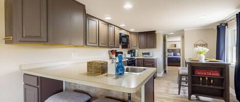 Fridge, microwave, stovetop, dishwasher