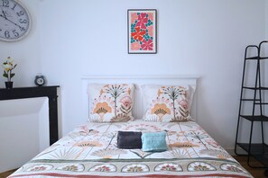 Bureau, fer et planche à repasser, Wi-Fi gratuit, draps fournis