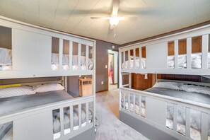 3 habitaciones, escritorio, tabla de planchar con plancha y wifi 
