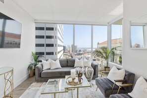 Living area - Luxury Downtown San Diego Condo; High-Floor Epic Views + Resort-Style Amenities (San Diego)