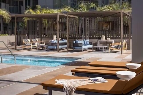 Luxury Downtown San Diego Condo; High-Floor Epic Views + Resort-Style Amenities