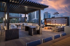 Outdoor dining - Luxury Downtown San Diego Condo; High-Floor Epic Views + Resort-Style Amenities (San Diego)