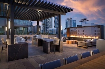 Luxury Downtown San Diego Condo; High-Floor Epic Views + Resort-Style Amenities