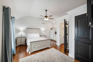 Strykjärn/strykbräda, wi-fi och sängkläder