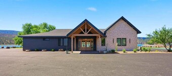 Spacious 4-bedroom Lake House with Private Lake access on Ochoco Reservoir