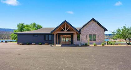 Spacious 4-bedroom Lake House with Private Lake access on Ochoco Reservoir