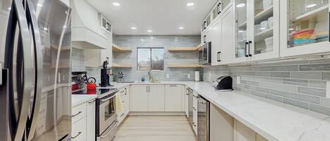 Refrigerador, microondas, parrilla de estufa y lavavajillas