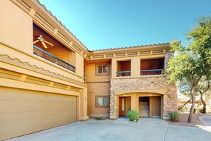 Exterior - Balcony & Pool Access! Extended Stay in Scottsdale (Scottsdale)