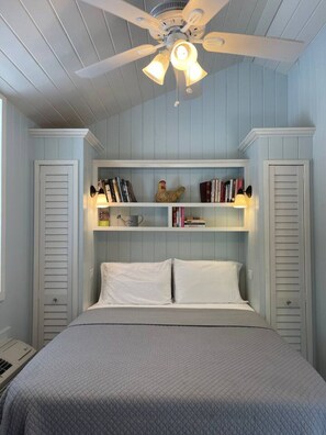 Skrivebord, strykejern/-brett og wi-fi