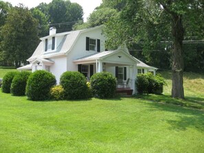 Exterior - Cute Tiny House Guest Cottage 3 miles to LU (Lynchburg)