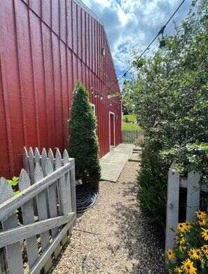 Property grounds - Cute Tiny Barn Studio 3 Miles to LU (Lynchburg)