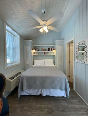 Room - Cute Tiny Barn Studio 3 Miles to LU (Lynchburg)