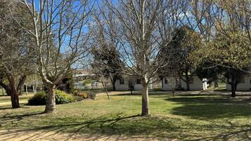 Familiehytte, elveutsikt | Hageutsikt