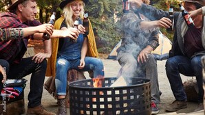 A group of people sitting around a campfire in an outdoor setting. - Snowy River Holiday Park (Dalgety)