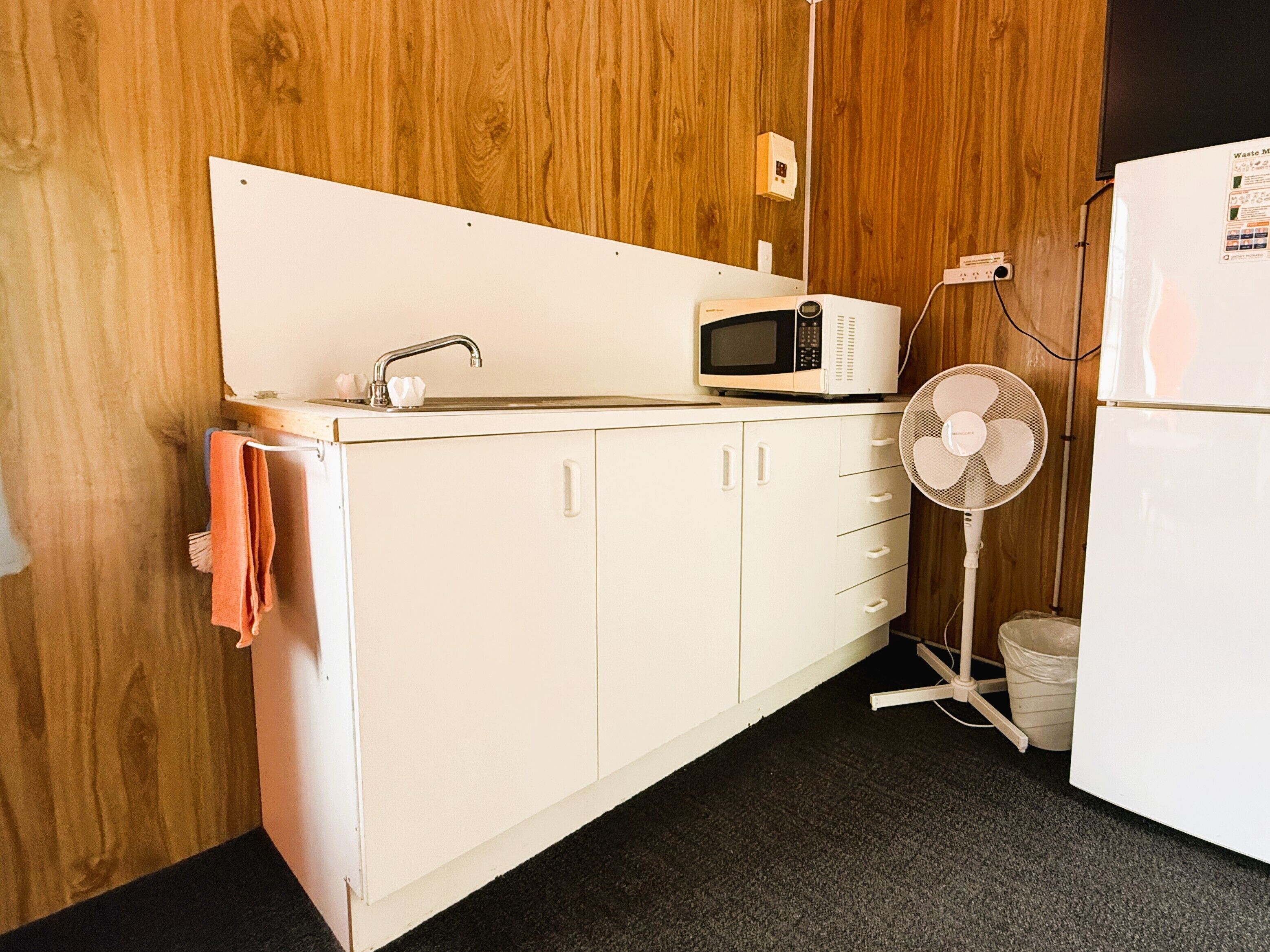 Full-size fridge, microwave, highchair, cookware/dishes/utensils