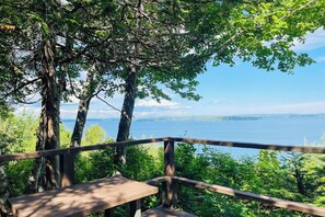 Property grounds - Lake Views! Small Group Getaway in Northport (Northport)