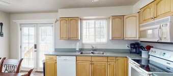 4BR Home w/ W & D, Private Backyard