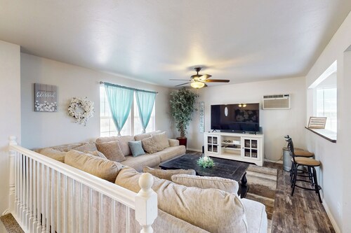 History, Hikes & Cozy Nights: Parowan Gem w/ Deck!