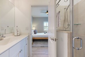 Hair dryer, towels - Outdoor Oasis! Group-Friendly Miami Getaway (Miami)