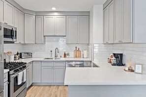 Microwave, oven, stovetop, dishwasher - Modern 3-Bed Luxury Retreat • Spacious, Stylish & Centrally Located (Midway City)