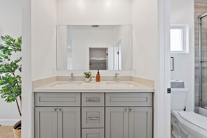 Hair dryer, towels, soap, toilet paper - Modern 3-Bed Luxury Retreat • Spacious, Stylish & Centrally Located (Midway City)