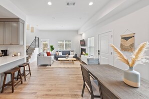 TV, fireplace - Modern 3-Bed Luxury Retreat • Spacious, Stylish & Centrally Located (Midway City)