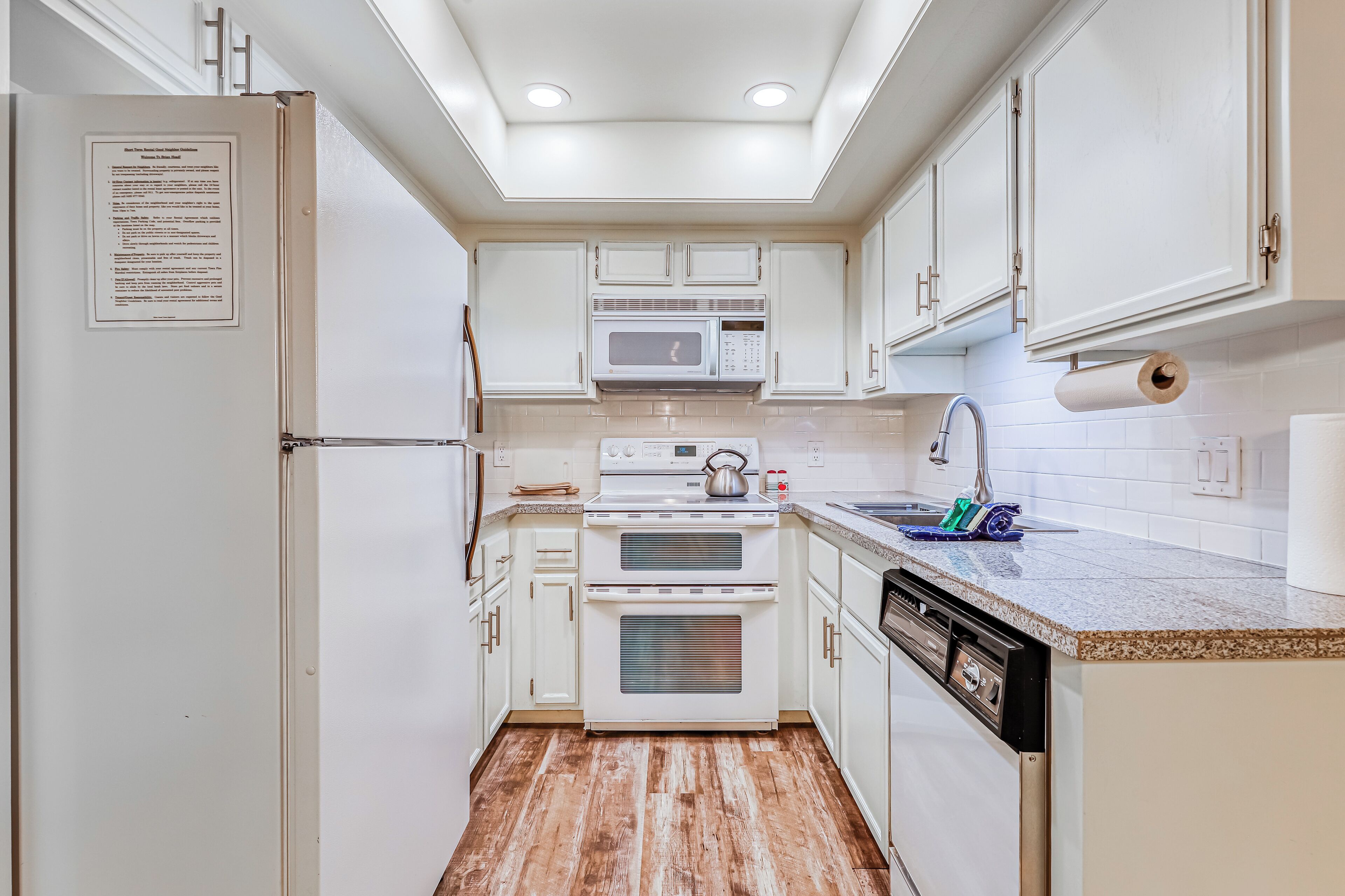 Fridge, microwave, stovetop, dishwasher