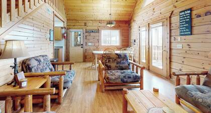 Steps to Three Bears Resort! Outdoorsy Escape