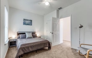 3 bedrooms, iron/ironing board, WiFi - New Home with Style! Near downtown San Antonio (San Antonio)