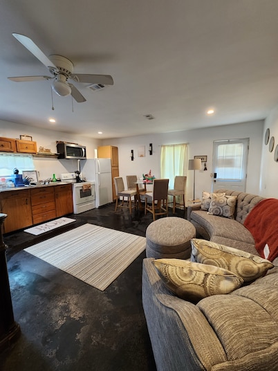 Cozy 1-bedroom Duplex in peaceful Wichita Falls with AC