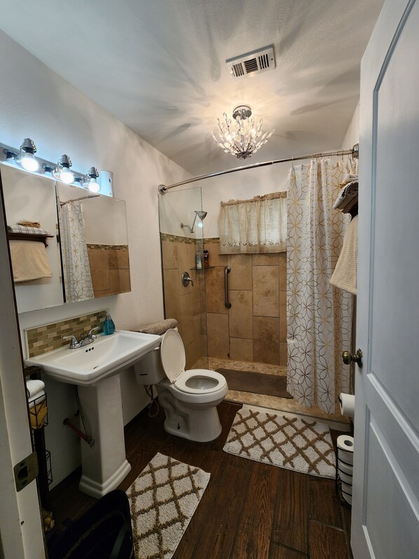 Towels, soap, shampoo, toilet paper