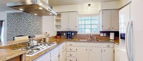 Fridge, microwave, stovetop, dishwasher