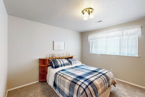 4 habitaciones, tabla de planchar con plancha, internet y ropa de cama 