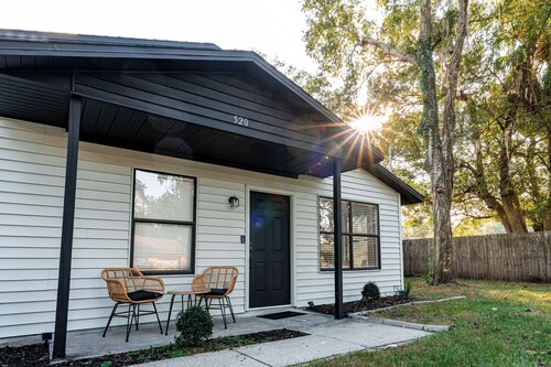 Serene 3-bedroom estate perfect for relaxing stays in Mount Dora