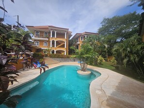 Pool - Main floor, Family unit, 3 bed, fresh, clean, inside Tamarindo w incredible pool (Tamarindo)