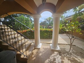 Property grounds - Main floor, Family unit, 3 bed, fresh, clean, inside Tamarindo w incredible pool (Tamarindo)