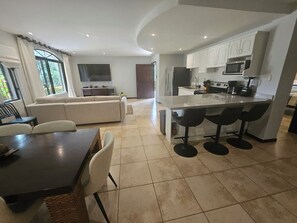 Interior - Main floor, Family unit, 3 bed, fresh, clean, inside Tamarindo w incredible pool (Tamarindo)
