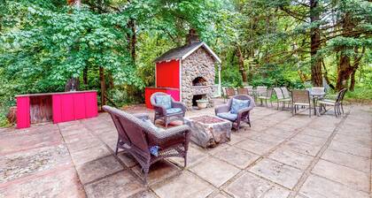 HomeSted Retreat: Secluded Home!