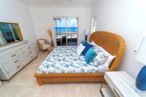 Fer et planche à repasser, lit parapluie, Wi-Fi, draps fournis