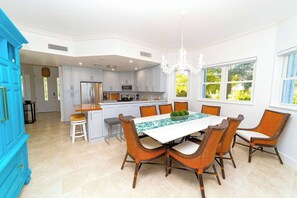 Dining - Spacious 3 Bd Beachfront Ground Flr Condo w/ Pool (Old Man Bay)