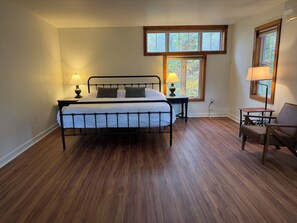 Room - Cozy A frame cabin in quaint Front Royal. Dog friendly (Front Royal)