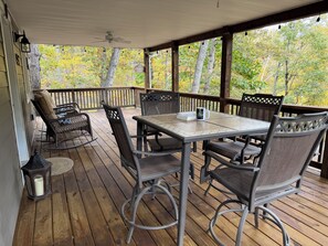 Outdoor dining - Cozy A frame cabin in quaint Front Royal. Dog friendly (Front Royal)