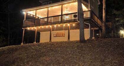 Cozy A frame cabin in quaint Front Royal. Dog friendly