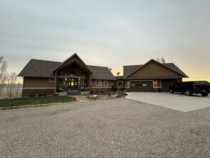 المنشأة من الخارج