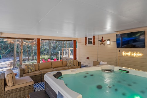 Knox Haven | 5 Mi UT• Hot Tub •Firepit •Theater •Games