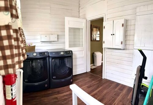 Jade Junction - Newly Remodeled 3 BR/1 BA