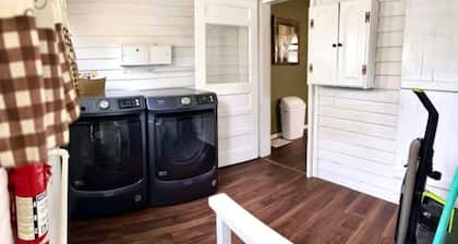 Jade Junction - Newly Remodeled 3 BR/1 BA
