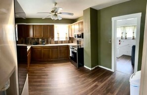 Microondas, horno, placa de cocina, lavavajillas