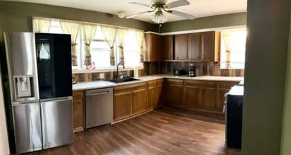 Jade Junction - Newly Remodeled 3 BR/1 BA
